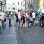 W oczekiwaniu na śniadanie - kolejka do wejścia