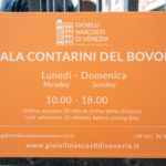 Informacja o godzinach otwarcia Scala Contarini del Bovolo